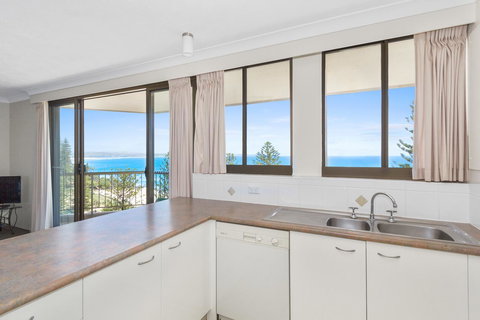 Columbia Beachfront Apartments On Rainbow Bay - Sydney Tourism 38