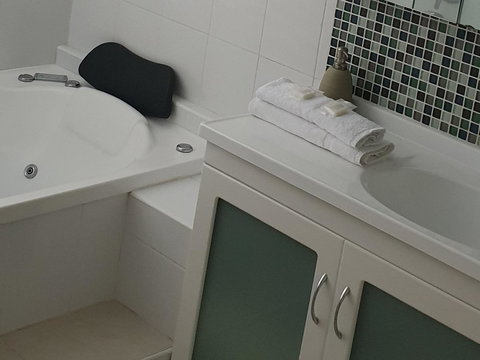 Oceania On Burleigh Beach - Sydney Tourism 17