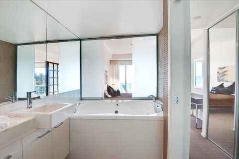 Reflection On The Sea - Sydney Tourism 1