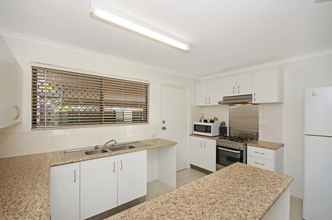 Townsville Holiday Apartments - Sydney Tourism 13