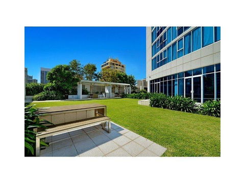 H Star Residences-- Paradise Stayz - Sydney Tourism 7