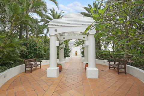 ULTIQA Burleigh Mediterranean Resort - Sydney Tourism 18