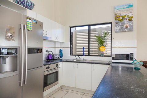 Cylinder Beach Mooloomba Unit 3 - Sydney Tourism 6