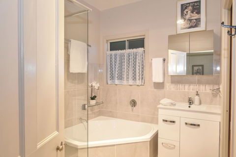 The Guesthouse Maleny - Sydney Tourism 10