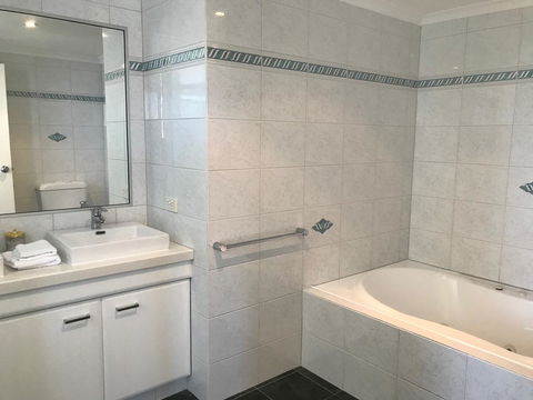 Rainbow Bay Resort Holiday Apartments - Sydney Tourism 5