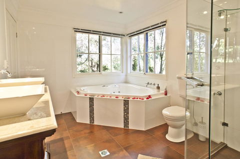 Curtis Falls Cottage - Sydney Tourism 5