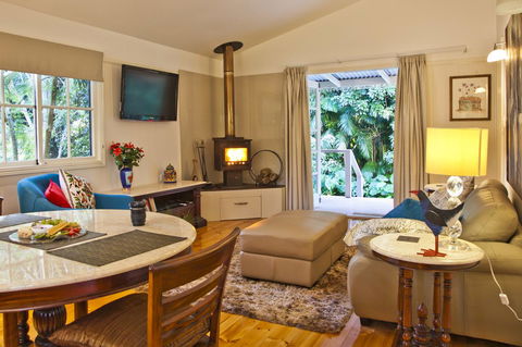 Curtis Falls Cottage - Sydney Tourism 13