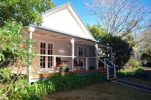 Curtis Falls Cottage - Sydney Tourism 0