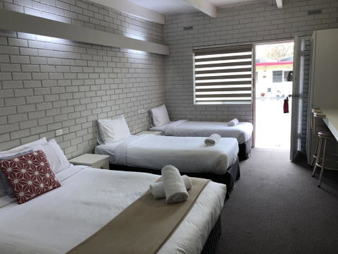Wattle Motel - Sydney Tourism 3