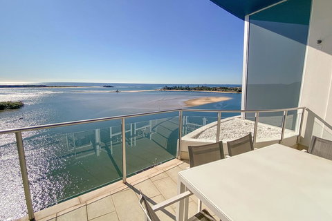 Waves Maroochy River - Sydney Tourism 2