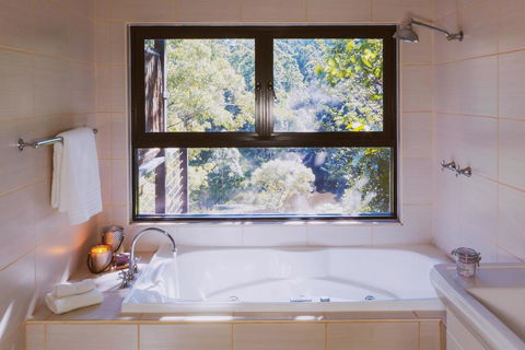 Whispering Valley Cottage Retreat - Sydney Tourism 1