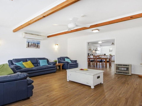 Whispering Waves - Relaxing Beach House - Sydney Tourism 2