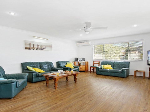 Whispering Waves - Relaxing Beach House - Sydney Tourism 1