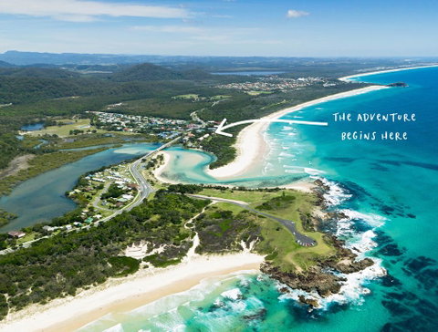 White Waves On The Beach - Sydney Tourism 0