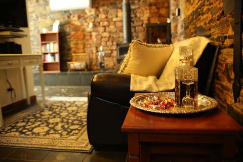 William Hunt's Retreat - Redwood Studio - Sydney Tourism 1
