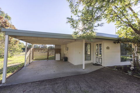 Woongara Cottage - Pet Friendly Country Retreat - Sydney Tourism 3