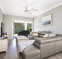 Wowly Waters - Pet Friendly - 1 Min Walk to Beach - Sydney Tourism
