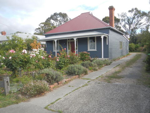 Yarram Cottage: Art And Accommodation - Sydney Tourism 1