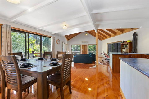 YARRABEE - The Perfect Getaway! - Sydney Tourism 0