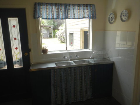 Yarram Cottage: Art And Accommodation - Sydney Tourism 2