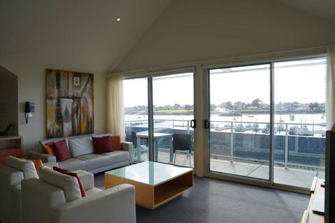 York Cove Holiday Hotel - Sydney Tourism 1