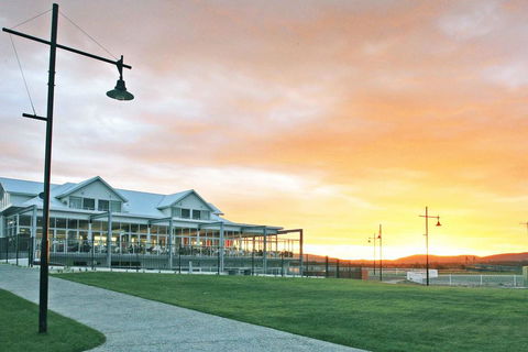 York Cove Holiday Hotel - Sydney Tourism 0
