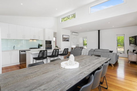 YOU, ME AND THE SEA - BLAIRGOWRIE - Sydney Tourism 0