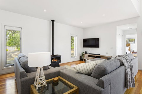 YOU, ME AND THE SEA - BLAIRGOWRIE - Sydney Tourism 1