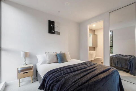 A 3BR Apt Next To Melbourne Zoo FREE Parking - Sydney Tourism 1