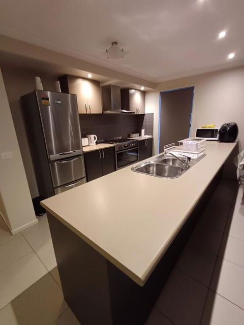A Beautiful And Spacious Home. - Sydney Tourism 3