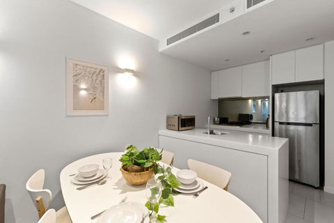 A Chic & Comfy 2BR Apt Near Federation Square - Sydney Tourism 2