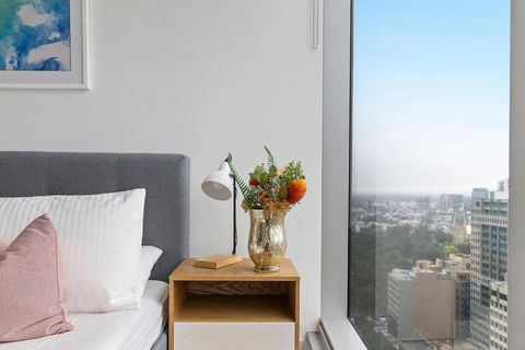 A Chic & Lovely 2BR Apt CBD With City Views - Sydney Tourism 1