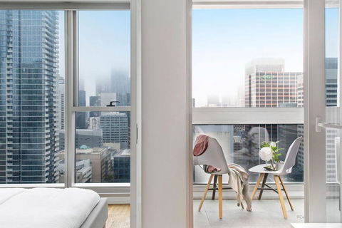 A Chic & Lovely 2BR Apt CBD With City Views - Sydney Tourism 4