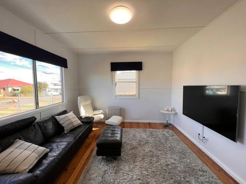 A Delightful Two-bedroom Cottage On Toowoon Bay. - Sydney Tourism 0