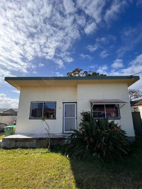 A Delightful Two-bedroom Cottage On Toowoon Bay. - Sydney Tourism 1
