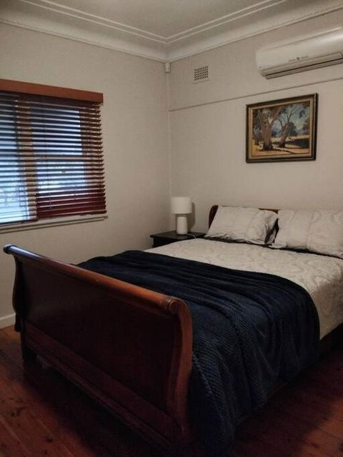 A Rosy House In Roselands - Sydney Tourism 1