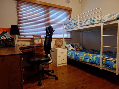A Rosy House In Roselands - Sydney Tourism 2