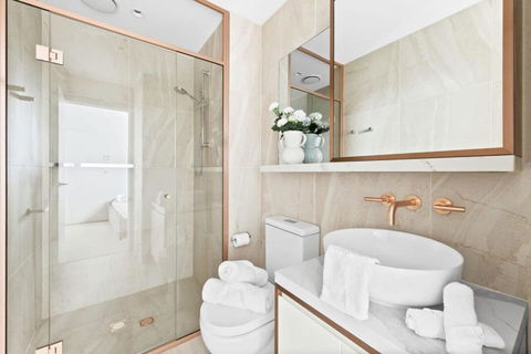 A Stylish 2BR Apt In The Heart Of Chapel Street - Sydney Tourism 3