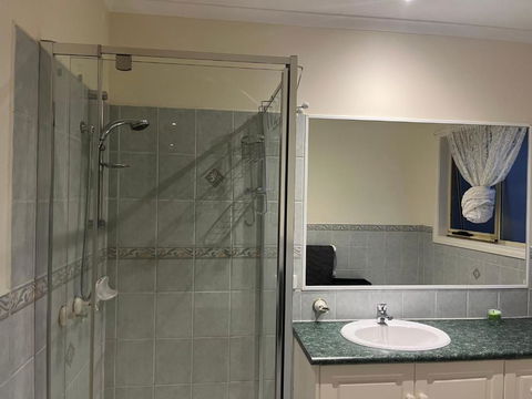 Amazing Private Bedrooms In Doncaster East Near School - Sydney Tourism 2