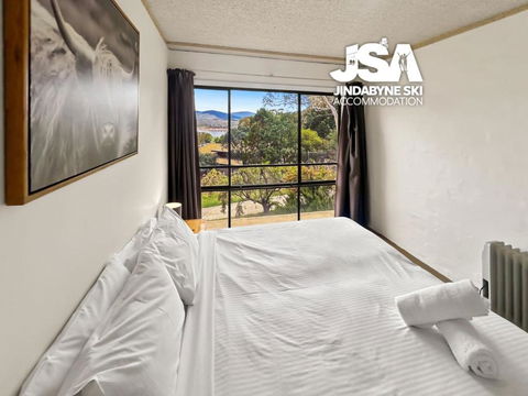 Alpine Mountain View Kirwan 10 - Sydney Tourism 4