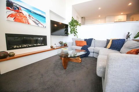 Apex Villa - Sydney Tourism 1
