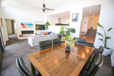 Apex Villa - Sydney Tourism 4