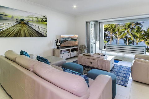 Aqua Aura - Bask In Beachfront Living - Sydney Tourism 1