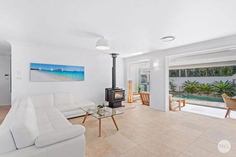 Aquablue Holiday Home - Hot Spa & Pool - 2m Walk To Beaches - Sydney Tourism 3