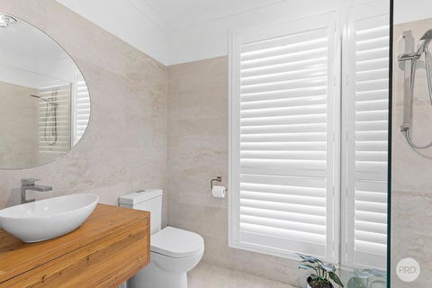Aquablue Holiday Home - Hot Spa & Pool - 2m Walk To Beaches - Sydney Tourism 4