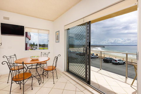 At The Beach, Debra Court Unit 5 - Sydney Tourism 0
