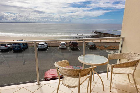 At The Beach, Debra Court Unit 5 - Sydney Tourism 3