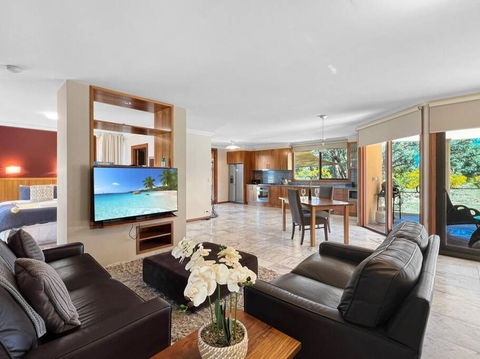 Aurora Cottages - Six Seasons - Sydney Tourism 0