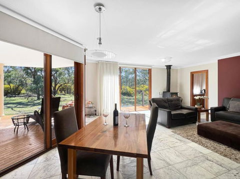 Aurora Cottages - Six Seasons - Sydney Tourism 1