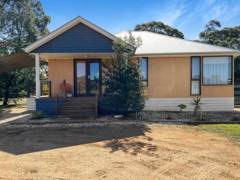 Aurora Cottages - Six Seasons - Sydney Tourism 2